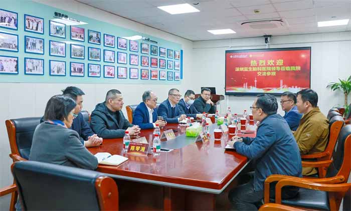 <b>���뽻�� ��ѧ���� | ���������Կ�ҽԺ�쵼һ����Ժ��̸����</b>